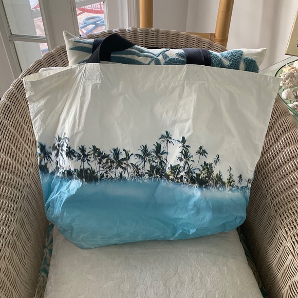 ALOHA Collection Temae Tahiti Large Reversible Bag - Picture 2 of 8